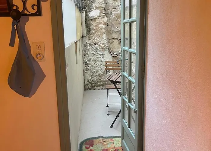 Lodge à Louer Dans Maison Au Centre Uzès