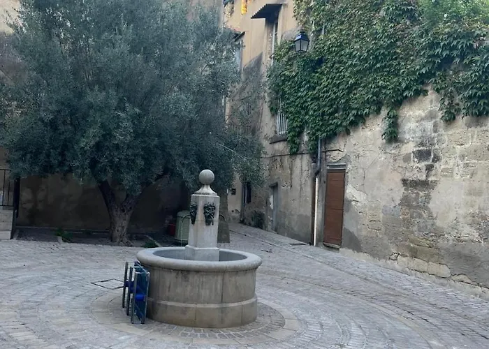 à Louer Dans Maison Au Centre Uzès